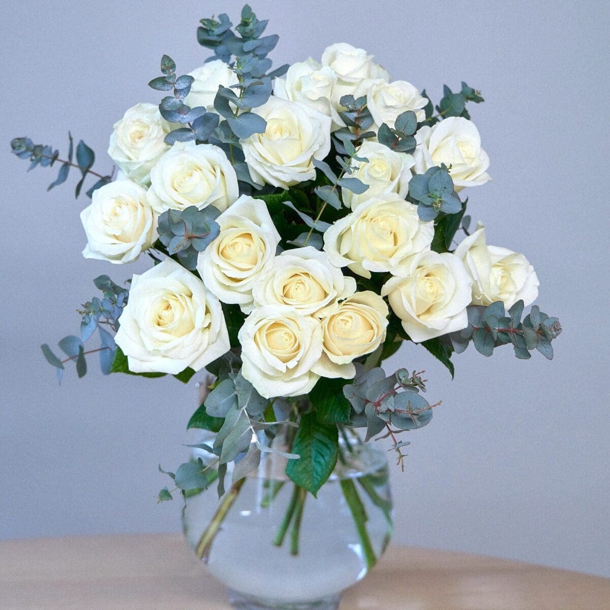 Bunch of white roses - Image 6