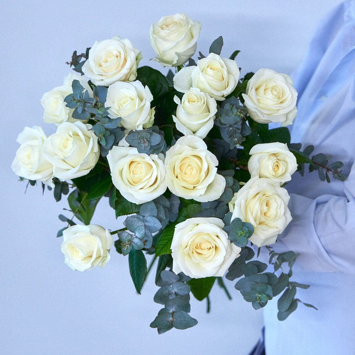 Bunch of white roses